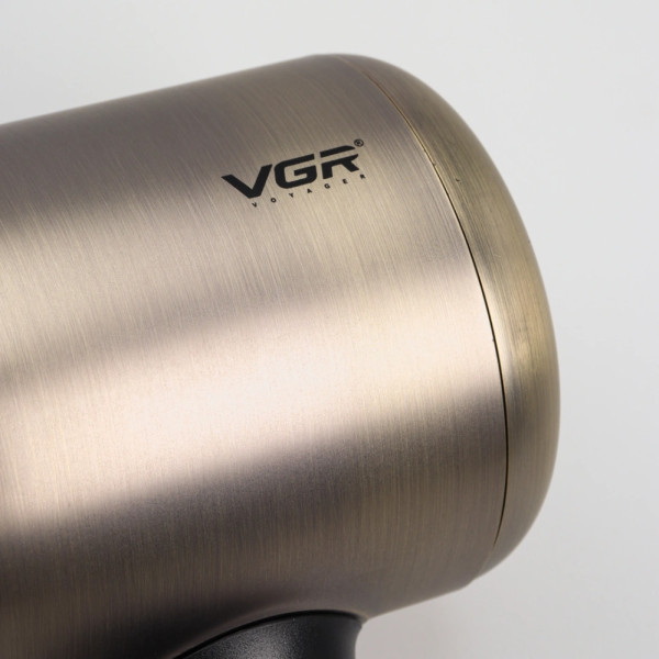 Фен для волос с ионизацией VGR V-453 с концентратором для сушки и укладки волос 2200 Вт Фен для волос с ионизацией VGR V-453 с концентратором для сушки и укладки волос 2200 Вт
