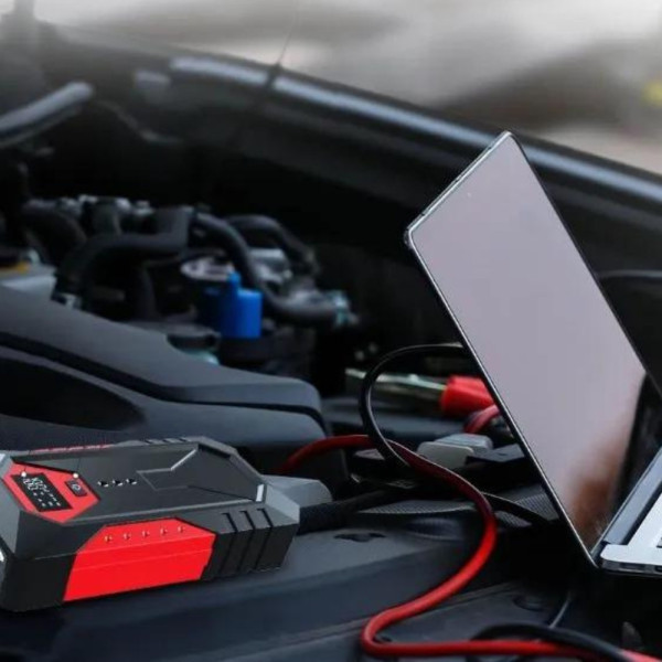 Пускозарядний пристрій M43A Пускова зарядка автомобільна 18800 mAh з ліхтариком портативний бустер для авто Пускозарядний пристрій M43A Пускова зарядка автомобільна 18800 mAh з ліхтариком портативний бустер для авто