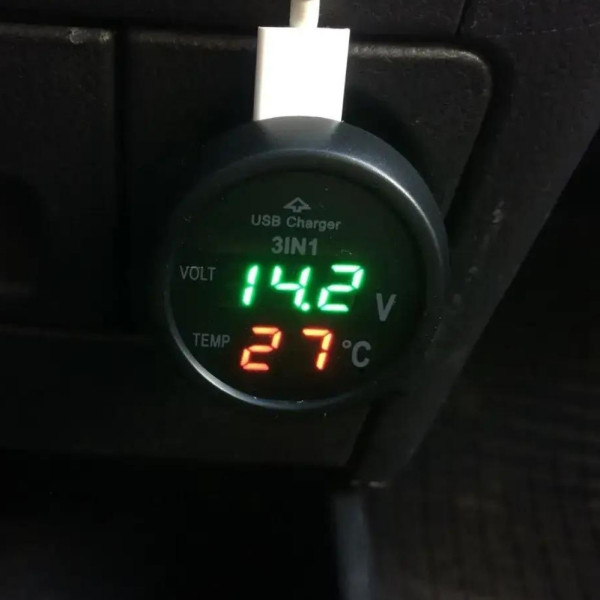 Автомобильные часы в прикуриватель VST 706-4 Авто термометр вольтметр 3в1 с зеленой подсветкой USB