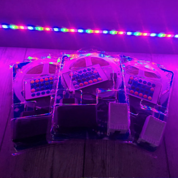Светодиодная лента Led Strip RGB 5 м 2835 силиконовая с пультом и переходником светодиодное освещение