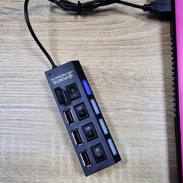 USB хаб 2.0 концентратор адаптер разветвитель на 4 порта с переключателями на каждый порт черный питание USB