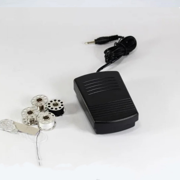 Швейная ручная мини машинка 4 в 1 Mini Sewing Machine SM-202А Домашняя компактная настольная портативная 220V