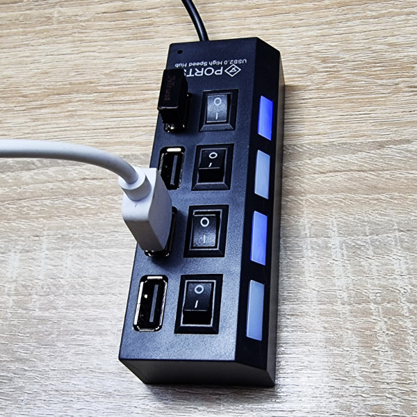 USB хаб 2.0 концентратор адаптер разветвитель на 4 порта с переключателями на каждый порт черный питание USB
