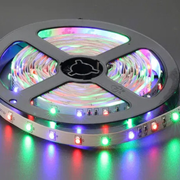 Светодиодная лента Led Strip RGB 5 м 2835 силиконовая с пультом и переходником светодиодное освещение